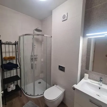 Garsoniera Privata B Yero Lake *