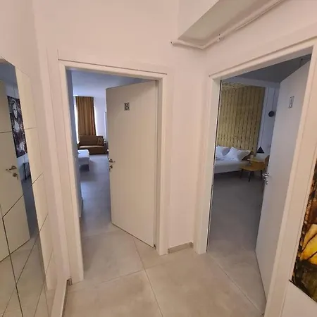 Garsoniera Privata B Yero Lake Apartament Mamaja